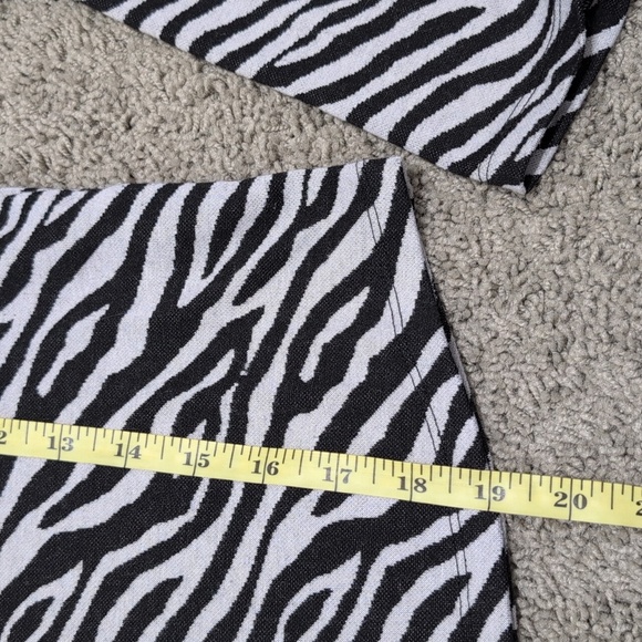 Industry Zebra Print Long Sleeve Collared Semi Crop Top Women's Small - Picture 5 of 7